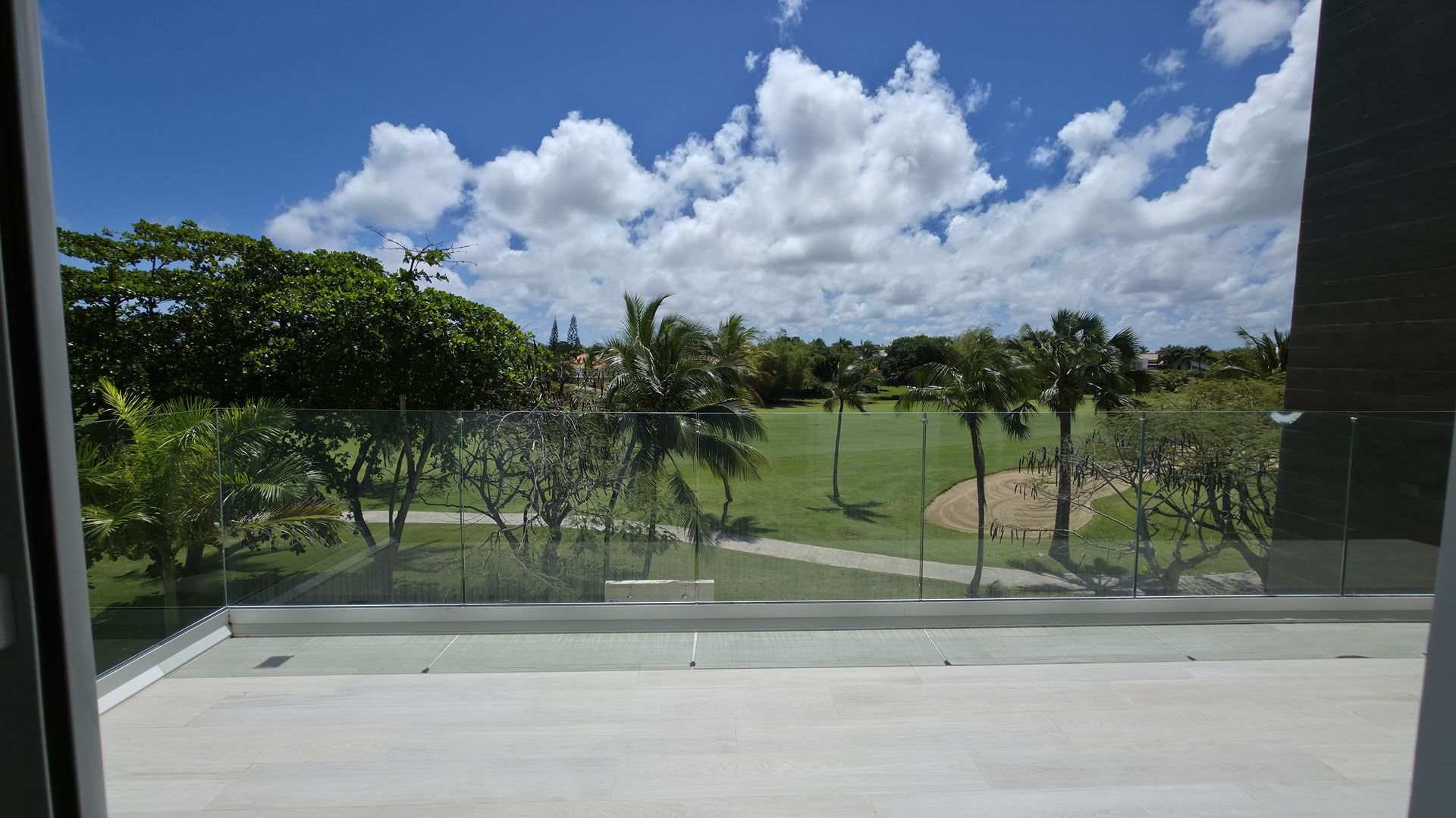 Terrace with golf course view | Arboleda A301