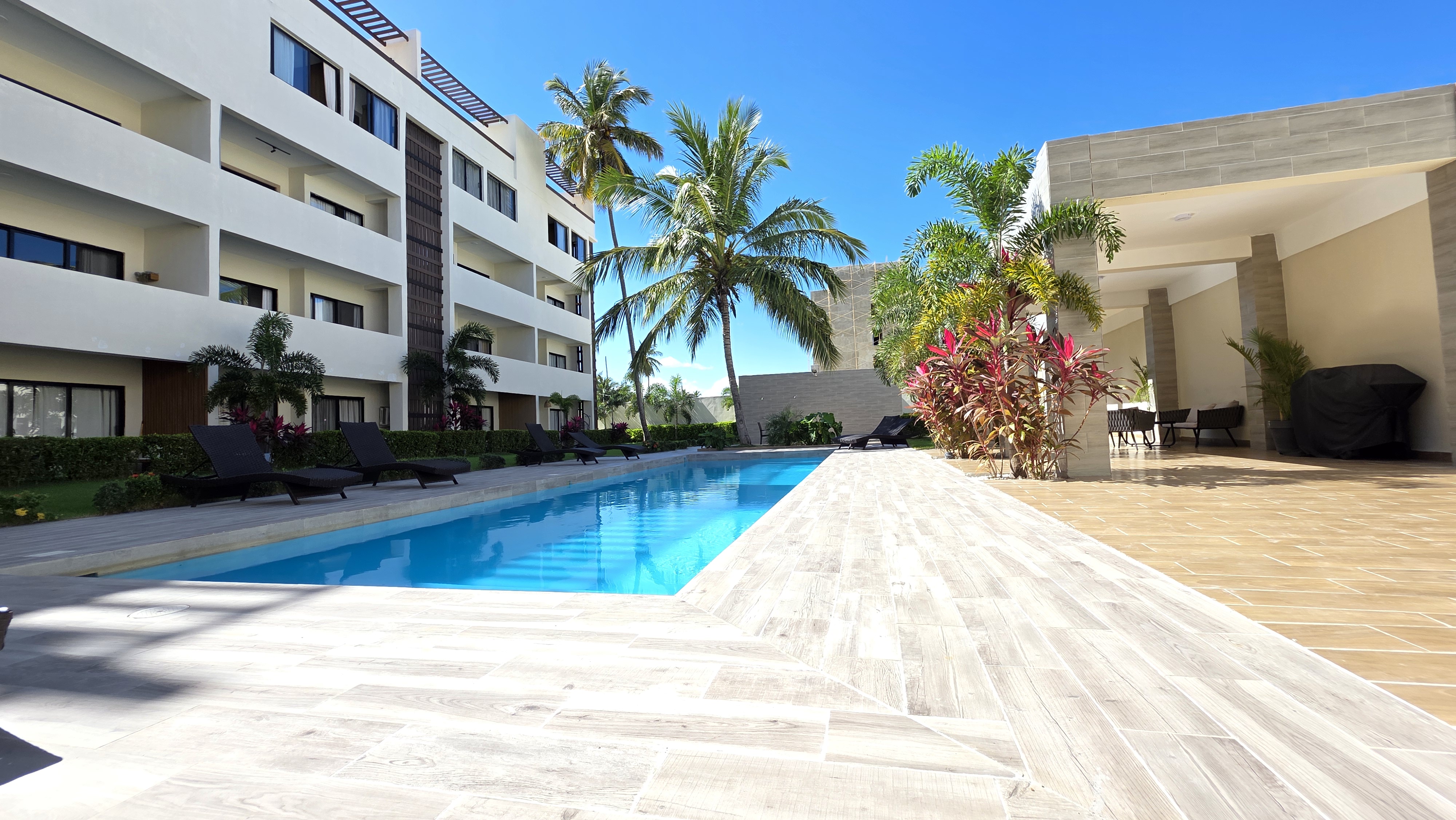 Pool-View Apt, Walk to Beach | Los Corales